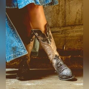 Bed Stu Queen Boots - Black Oats Rustic White - New in Box